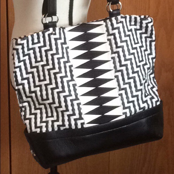 Elliott Lucca Handbags - NWT Leather Elliott Lucca Weave Large Tote